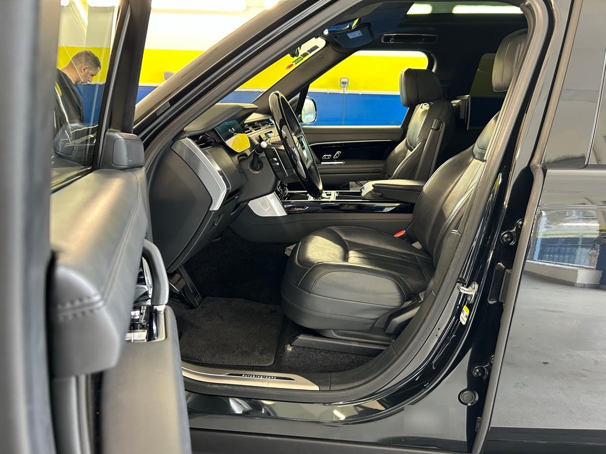 Habitacle cuir de Range Rover après nettoyage intérieur complet